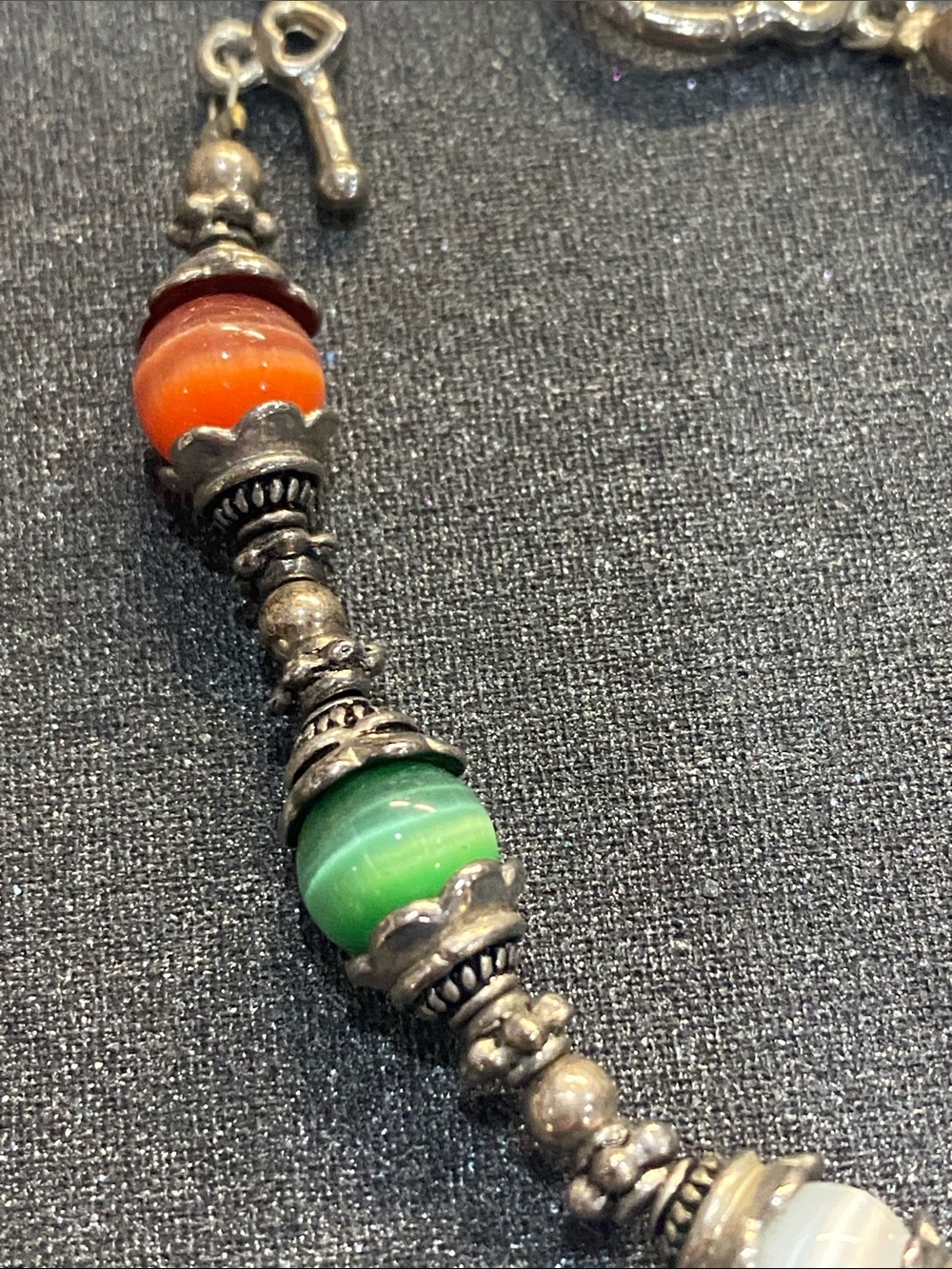 Vintage Cats Eye Toggle Bracelet 6 inch - Picture 2 of 4